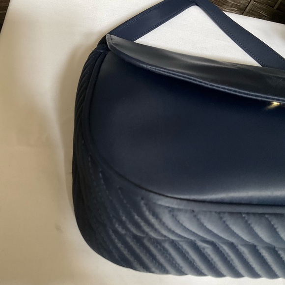 Yves Saint Laurent Vintage Nylon Quilted Crossbody/Shoulder Bag in Navy Blue - Picture 8 of 15